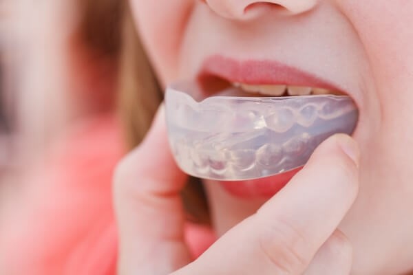 Hàm trainer cho bé có tốt không? Ưu điểm và hạn chế
